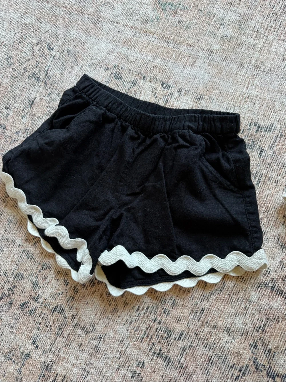 Old Navy Linen Blend Black Tank & Shorts Set with Cream Scallop Trim